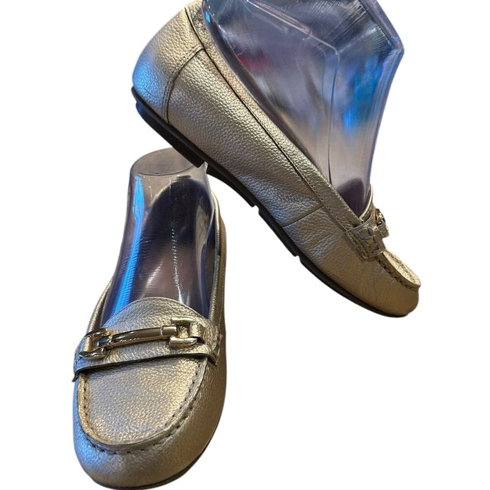 Vionic Women’s Size 6 Gold Leather Loafers with Buckle Detail
